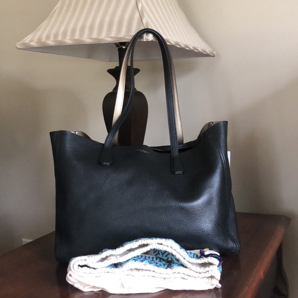 Tory Burch Handbags - Tory Burch soft leather Tote bag